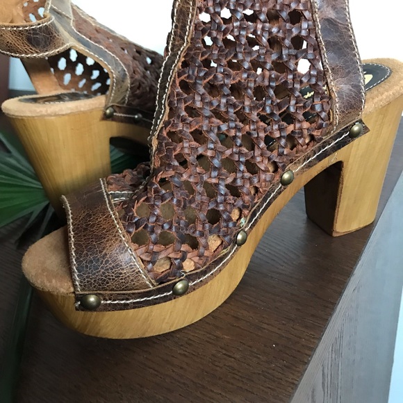 Sbicca vintage Caged Genuine Leather Clogs - Picture 2 of 4